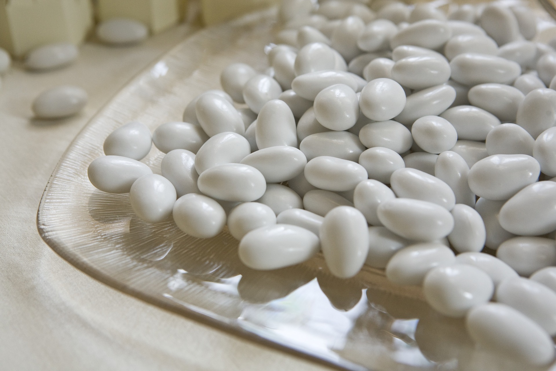 confetti-tradizionali mandorla confetti al cioccolato Adorni rappresentanze